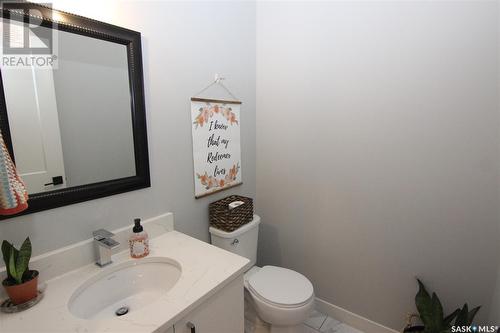 671 Fast Crescent, Saskatoon, SK - Indoor Photo Showing Bathroom