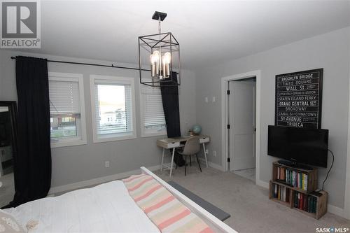 671 Fast Crescent, Saskatoon, SK - Indoor Photo Showing Bedroom