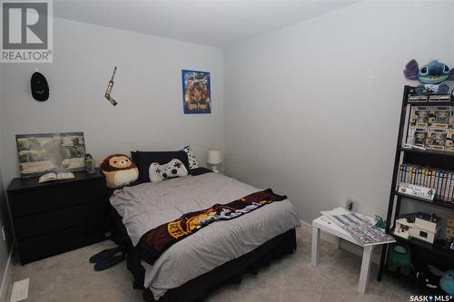 671 Fast Crescent, Saskatoon, SK - Indoor Photo Showing Bedroom