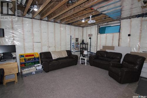 671 Fast Crescent, Saskatoon, SK - Indoor Photo Showing Basement