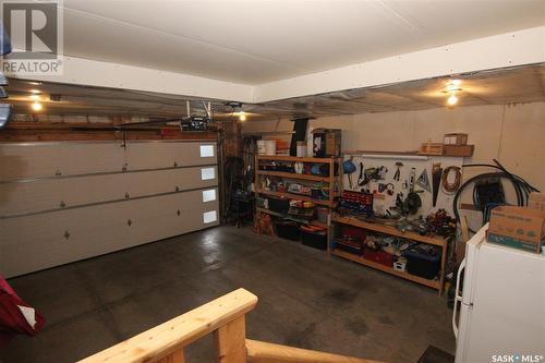 671 Fast Crescent, Saskatoon, SK - Indoor Photo Showing Garage