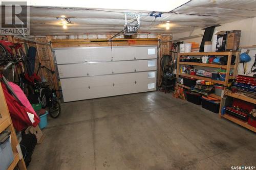 671 Fast Crescent, Saskatoon, SK - Indoor Photo Showing Garage