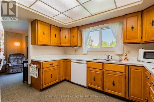 2534 Sherbrooke Street W, Cavan Monaghan, ON - Indoor Photo Showing Kitchen With Double Sink