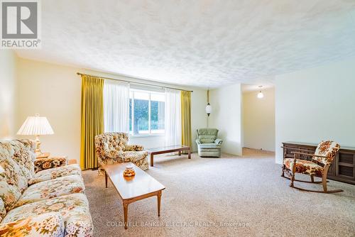 2534 Sherbrooke Street W, Cavan Monaghan, ON - Indoor Photo Showing Living Room