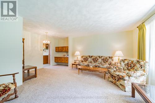 2534 Sherbrooke Street W, Cavan Monaghan, ON - Indoor Photo Showing Living Room