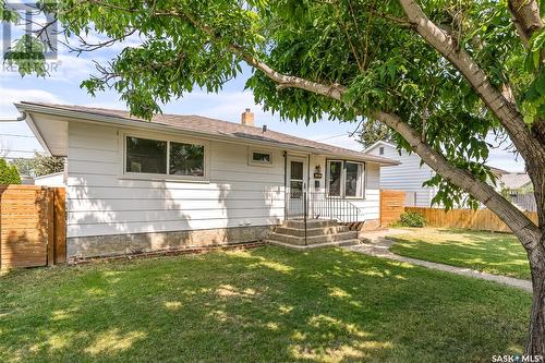 1240 Duffield Street W, Moose Jaw, SK - Outdoor