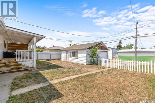 1240 Duffield Street W, Moose Jaw, SK - Outdoor