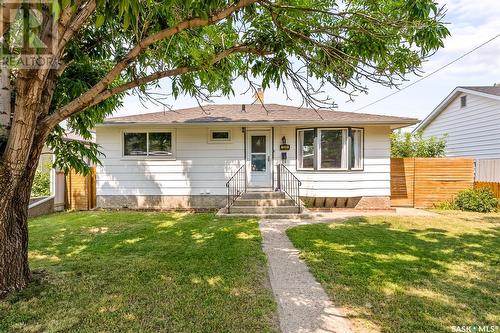 1240 Duffield Street W, Moose Jaw, SK - Outdoor