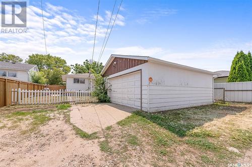 1240 Duffield Street W, Moose Jaw, SK - Outdoor