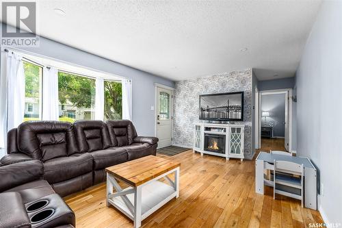 1240 Duffield Street W, Moose Jaw, SK - Indoor Photo Showing Living Room