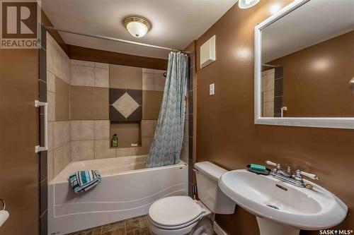 342 Iroquois Street W, Moose Jaw, SK - Indoor Photo Showing Bathroom