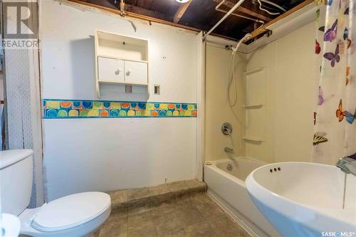 342 Iroquois Street W, Moose Jaw, SK - Indoor Photo Showing Bathroom