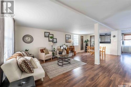 342 Iroquois Street W, Moose Jaw, SK - Indoor Photo Showing Living Room