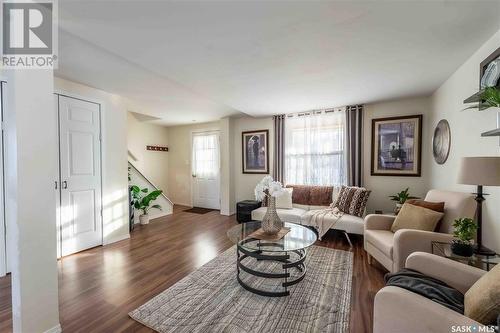 342 Iroquois Street W, Moose Jaw, SK - Indoor Photo Showing Living Room