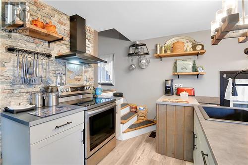 14 Bellamy Street, Cornwall, ON - Indoor Photo Showing Kitchen