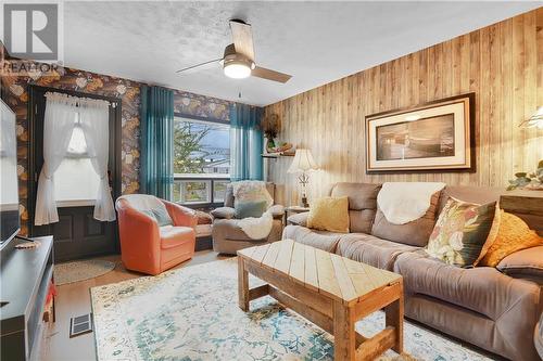 14 Bellamy Street, Cornwall, ON - Indoor Photo Showing Living Room