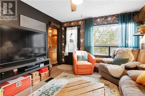 14 Bellamy Street, Cornwall, ON - Indoor Photo Showing Living Room