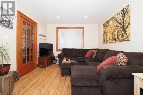 35 Fergus Street, Guelph, ON - Indoor Photo Showing Living Room