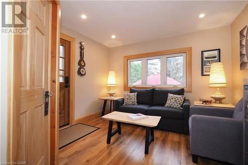 35 Fergus Street, Guelph, ON - Indoor Photo Showing Living Room