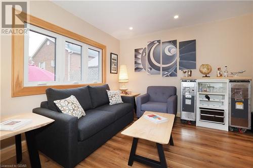 35 Fergus Street, Guelph, ON - Indoor Photo Showing Living Room