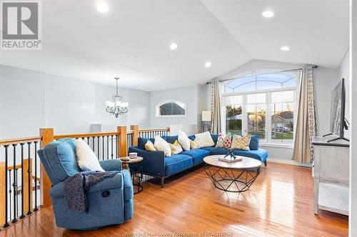 355 Jolly Avenue, Lasalle, ON - Indoor Photo Showing Living Room