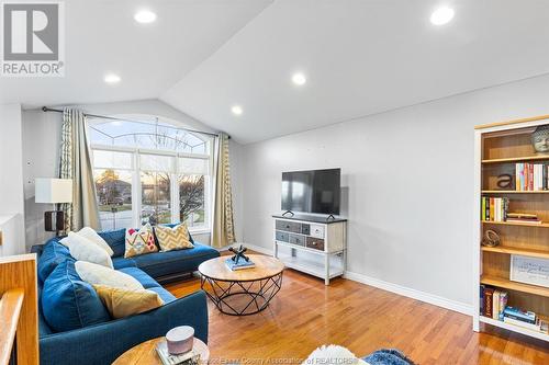 355 Jolly Avenue, Lasalle, ON - Indoor Photo Showing Living Room