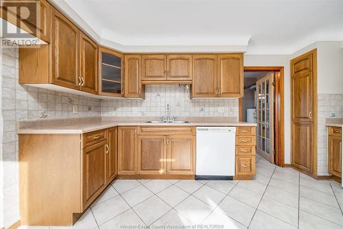 2532 Westminster, Windsor, ON - Indoor Photo Showing Kitchen