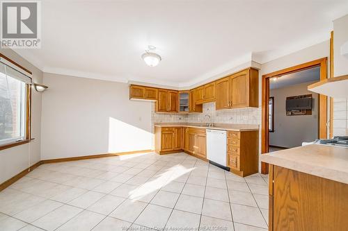 2532 Westminster, Windsor, ON - Indoor Photo Showing Kitchen