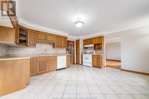 2532 Westminster, Windsor, ON - Indoor Photo Showing Kitchen