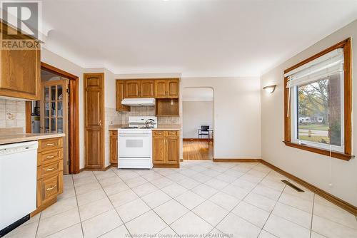 2532 Westminster, Windsor, ON - Indoor Photo Showing Kitchen