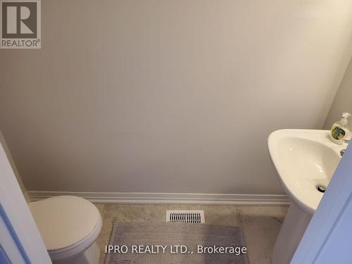 112 Yale Drive, Hamilton, ON - Indoor Photo Showing Bathroom