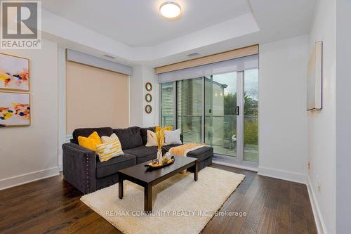 217 - 255 Bay Street, Ottawa Centre, ON - Indoor Photo Showing Living Room