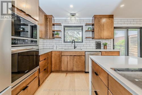 1735 Queenston Road, Cambridge, ON - Indoor Photo Showing Kitchen