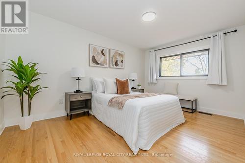 1735 Queenston Road, Cambridge, ON - Indoor Photo Showing Bedroom