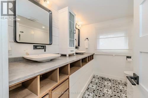 1735 Queenston Road, Cambridge, ON - Indoor Photo Showing Bathroom