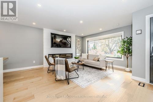 1735 Queenston Road, Cambridge, ON - Indoor Photo Showing Living Room