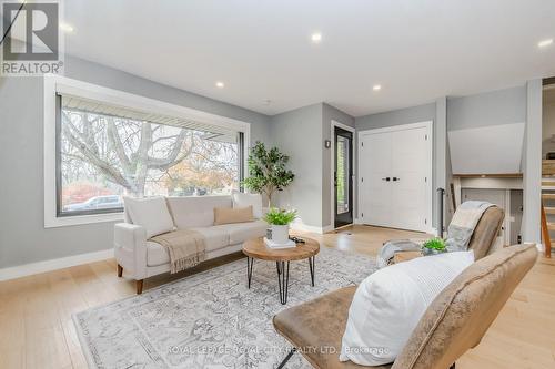 1735 Queenston Road, Cambridge, ON - Indoor Photo Showing Living Room