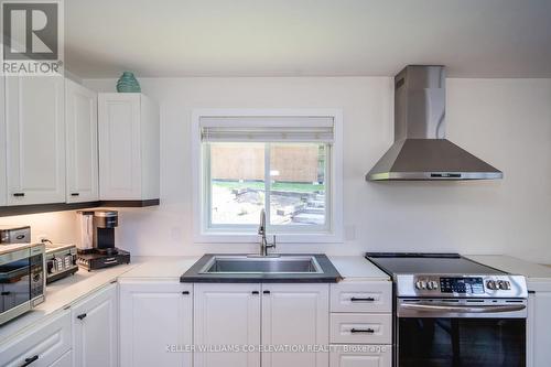 1020 Frau Lane, Bracebridge, ON - Indoor Photo Showing Kitchen