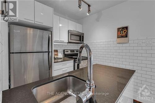 415 - 354 Gladstone Avenue, Ottawa, ON - Indoor Photo Showing Kitchen