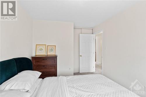 77 Daventry Crescent, Ottawa, ON - Indoor Photo Showing Bedroom