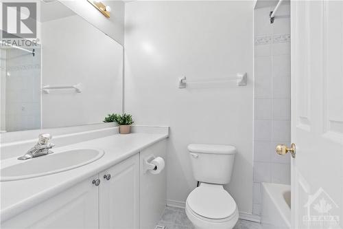 77 Daventry Crescent, Ottawa, ON - Indoor Photo Showing Bathroom