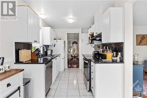 77 Daventry Crescent, Ottawa, ON - Indoor Photo Showing Kitchen