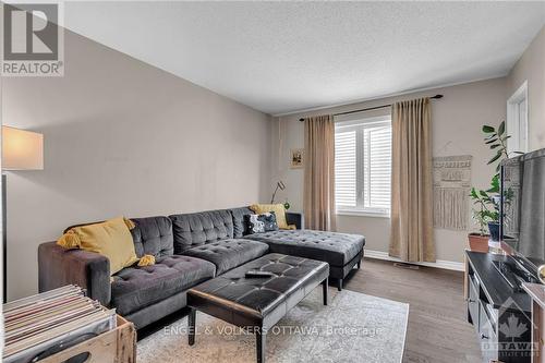 1441 Talcy Crescent, Ottawa, ON - Indoor Photo Showing Living Room