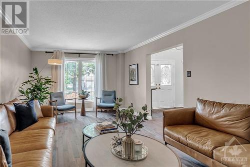 1441 Talcy Crescent, Ottawa, ON - Indoor Photo Showing Living Room