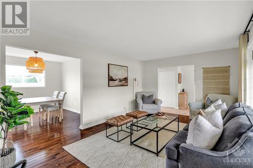 1249 Morrison Drive, Ottawa, ON - Indoor Photo Showing Living Room