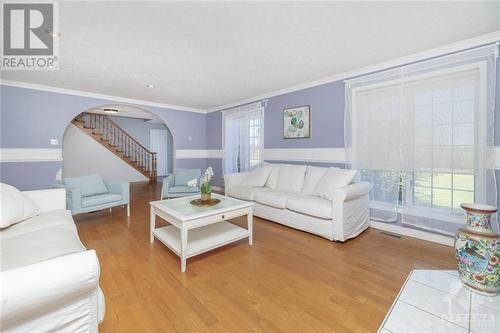 2290 Mainville Road, The Nation (605 - The Nation Municipality), ON - Indoor Photo Showing Living Room