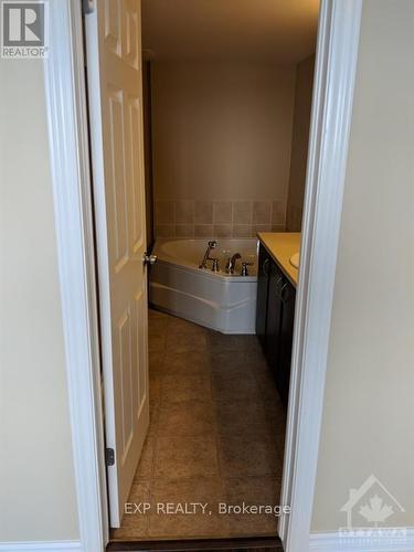 780 Lakeridge Drive, Ottawa, ON - Indoor Photo Showing Bathroom