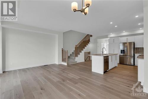 609 Knotridge Street, Ottawa, ON - Indoor Photo Showing Kitchen