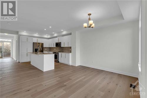 609 Knotridge Street, Ottawa, ON - Indoor Photo Showing Kitchen