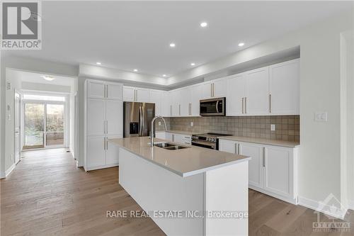 609 Knotridge Street, Ottawa, ON - Indoor Photo Showing Kitchen With Double Sink With Upgraded Kitchen